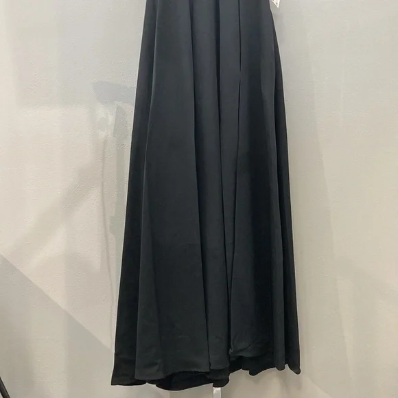Mac Duggal Ieena Beaded V Neck Gown NWT